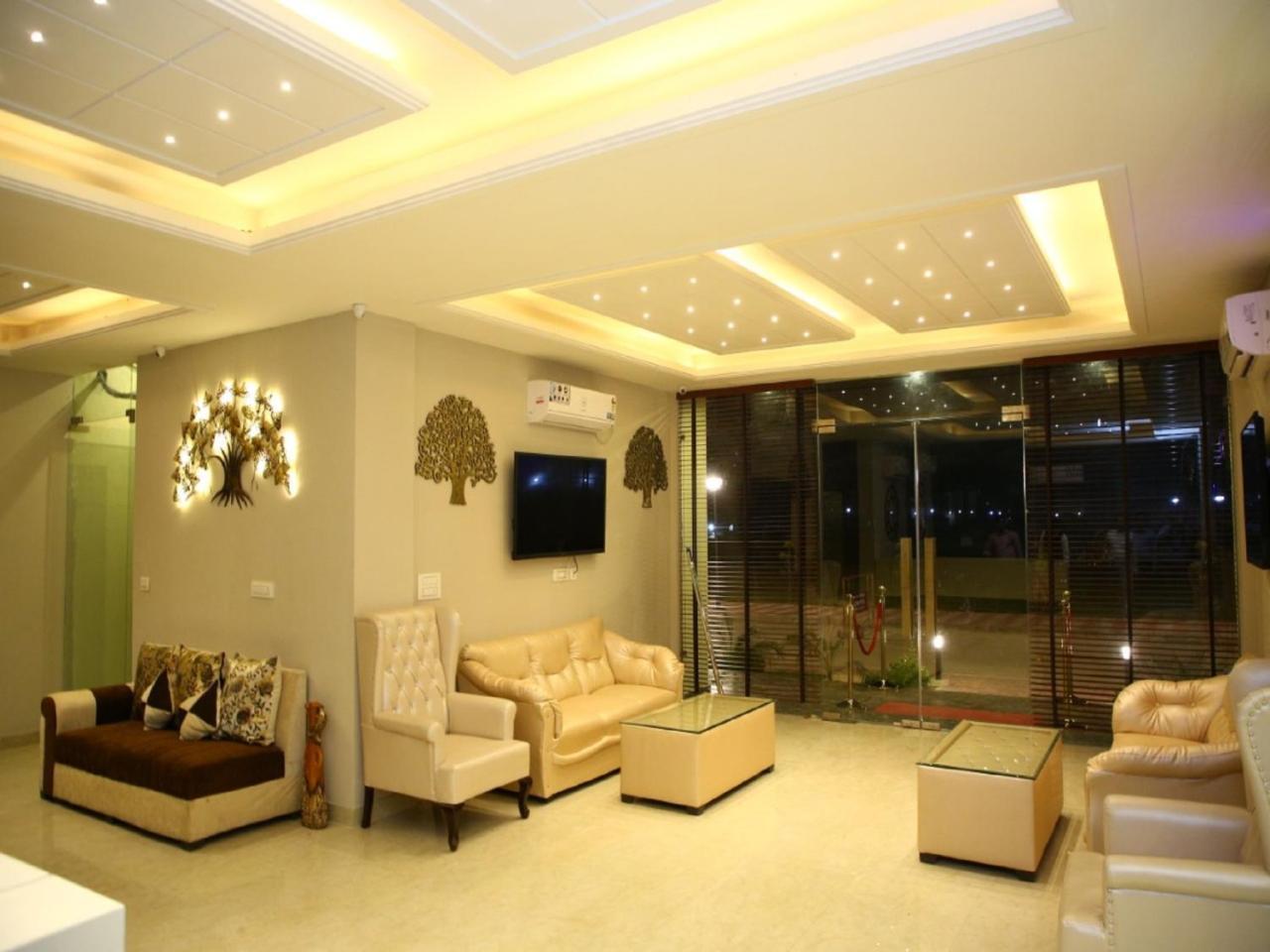 Anandam Clarks Inn Suites Vrindavan Vrindāvan Exterior foto