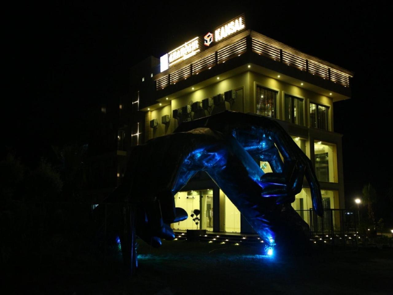 Anandam Clarks Inn Suites Vrindavan Vrindāvan Exterior foto