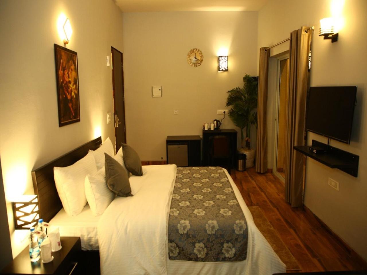 Anandam Clarks Inn Suites Vrindavan Vrindāvan Exterior foto