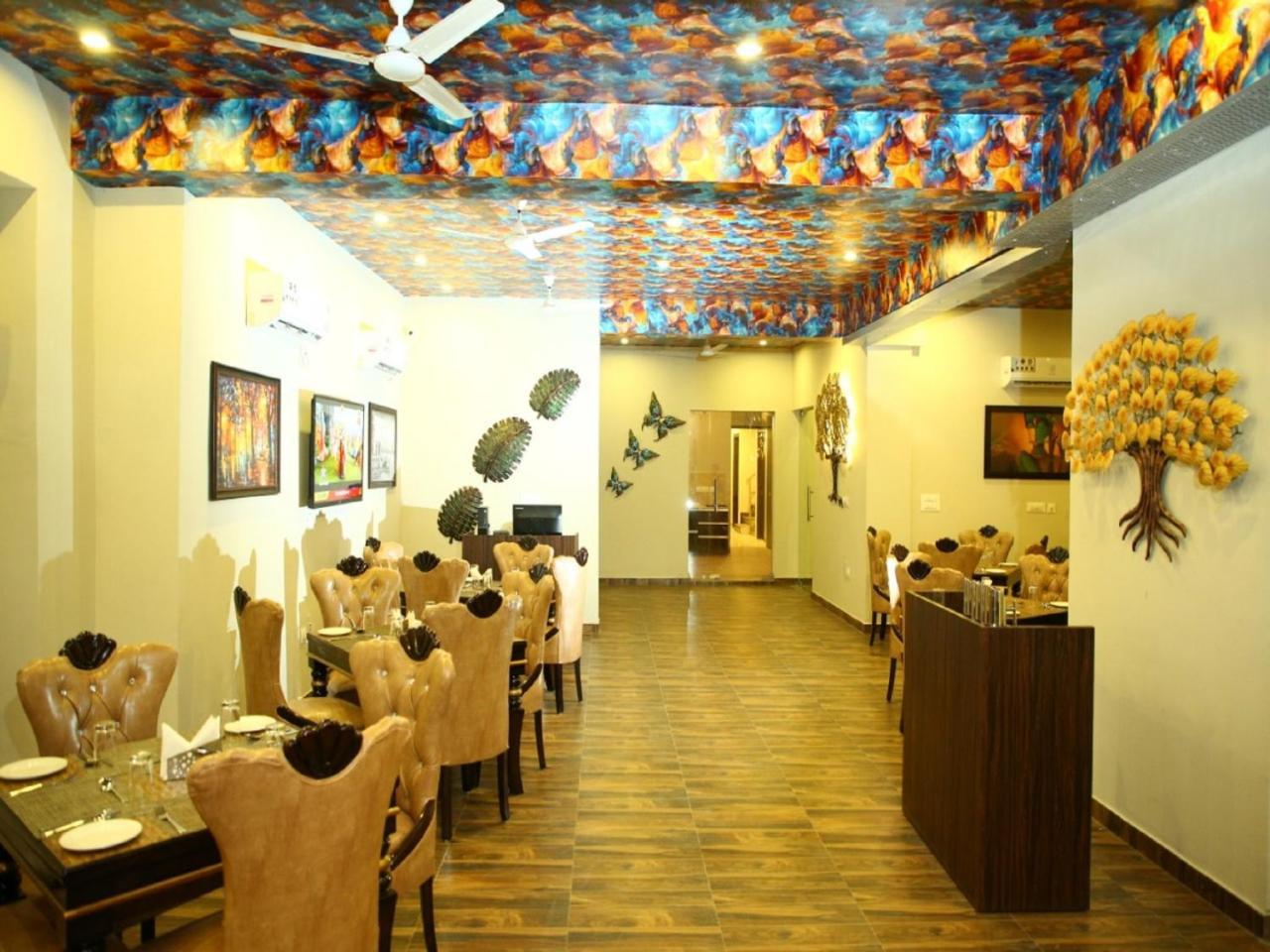 Anandam Clarks Inn Suites Vrindavan Vrindāvan Exterior foto