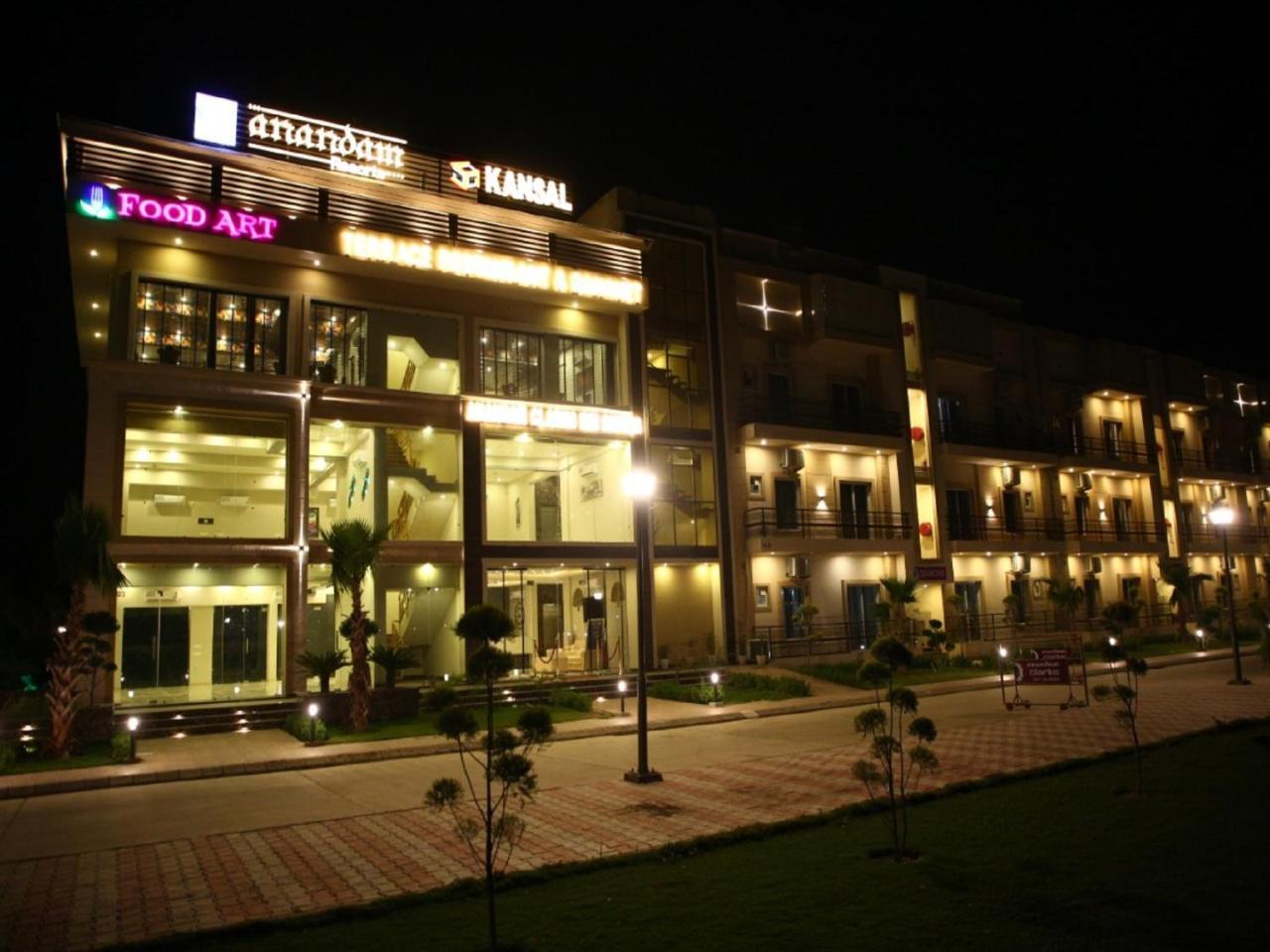 Anandam Clarks Inn Suites Vrindavan Vrindāvan Exterior foto