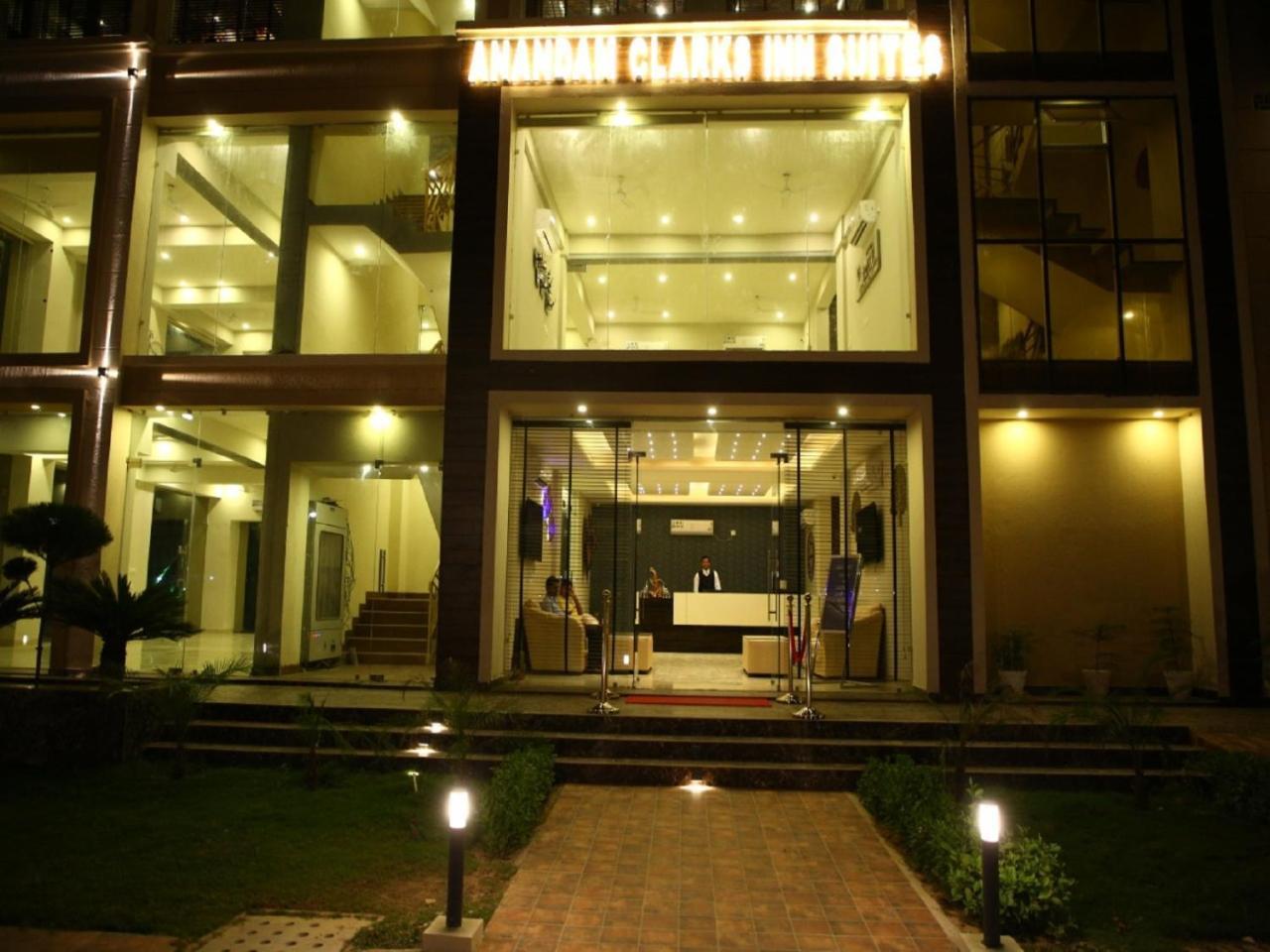 Anandam Clarks Inn Suites Vrindavan Vrindāvan Exterior foto