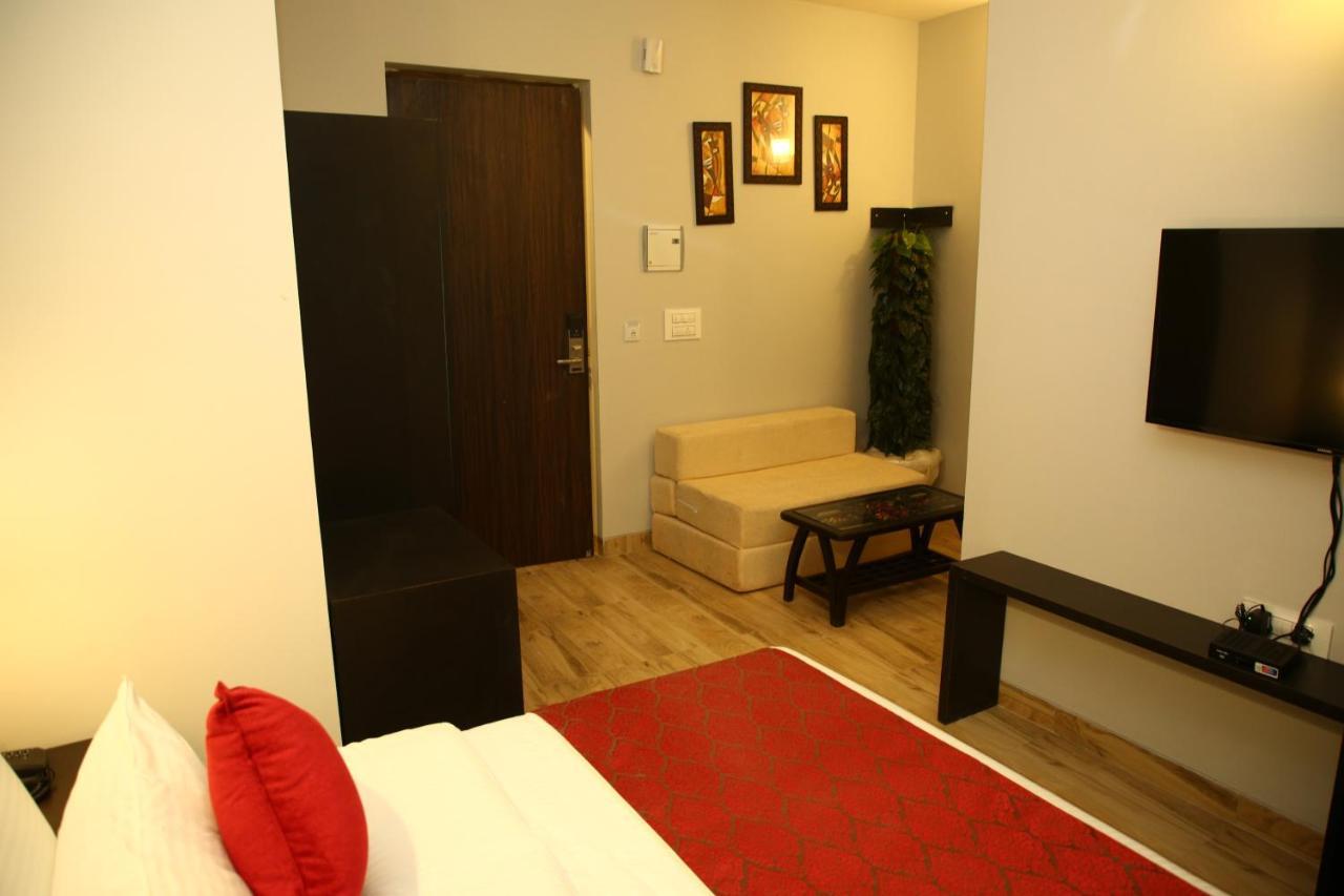 Anandam Clarks Inn Suites Vrindavan Vrindāvan Exterior foto