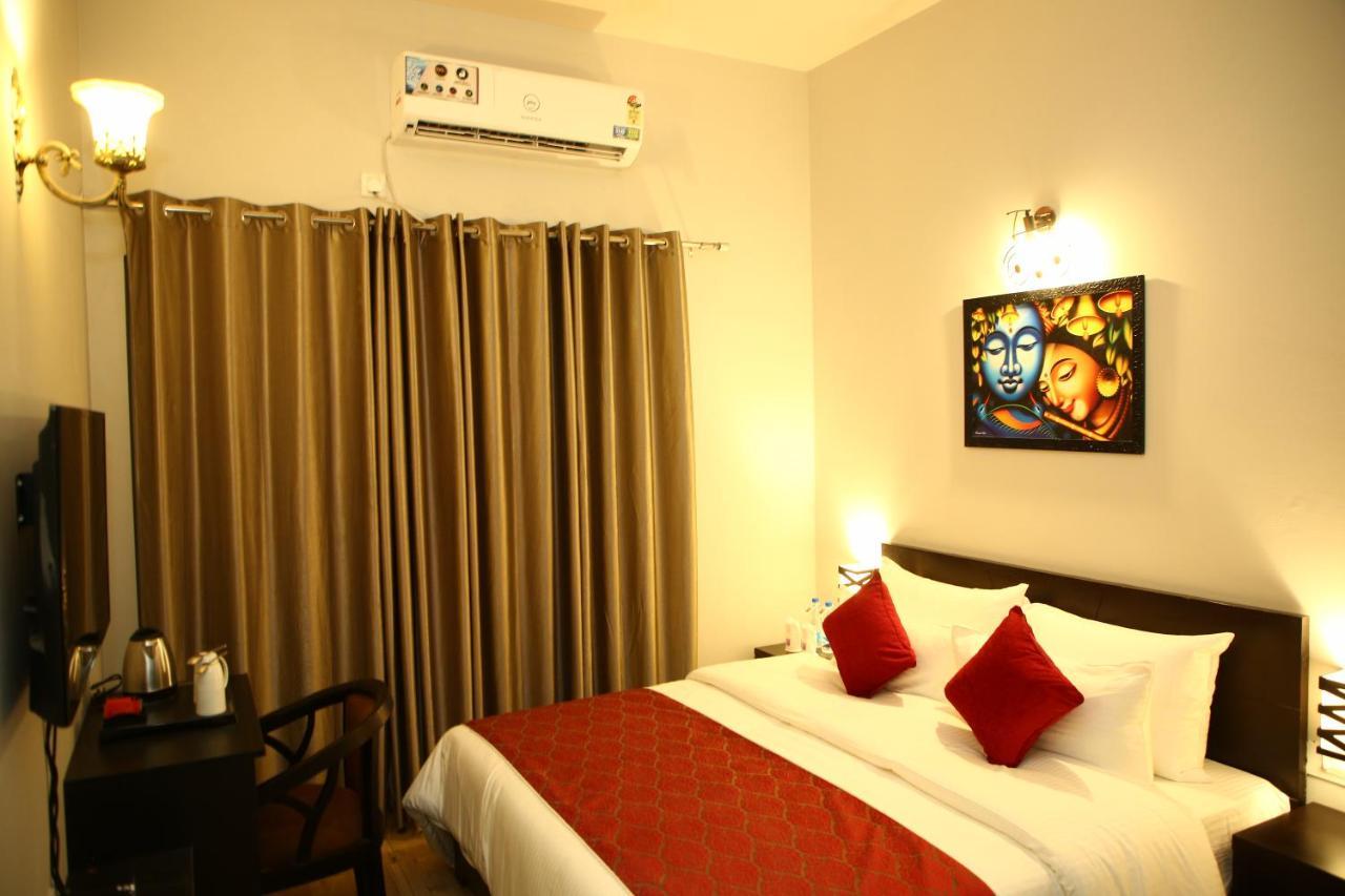 Anandam Clarks Inn Suites Vrindavan Vrindāvan Exterior foto
