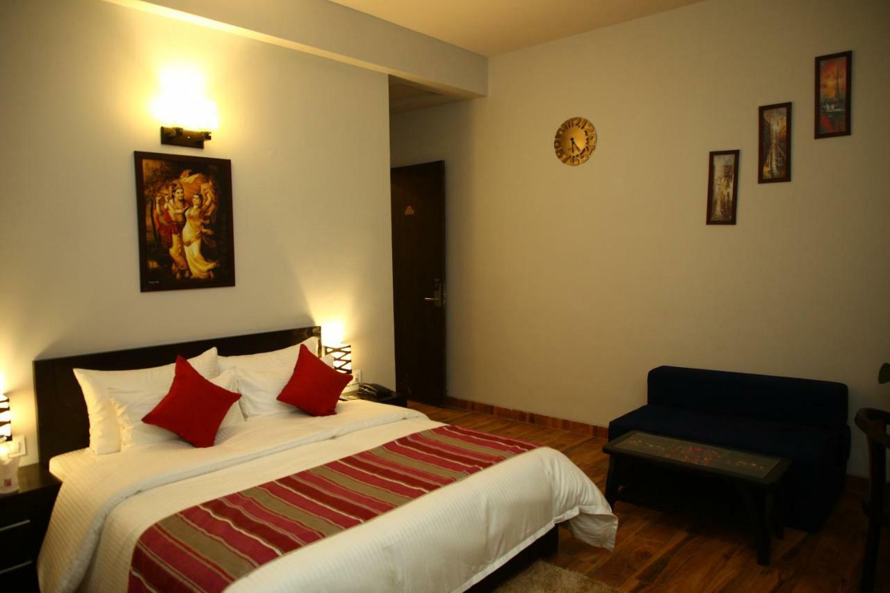 Anandam Clarks Inn Suites Vrindavan Vrindāvan Exterior foto