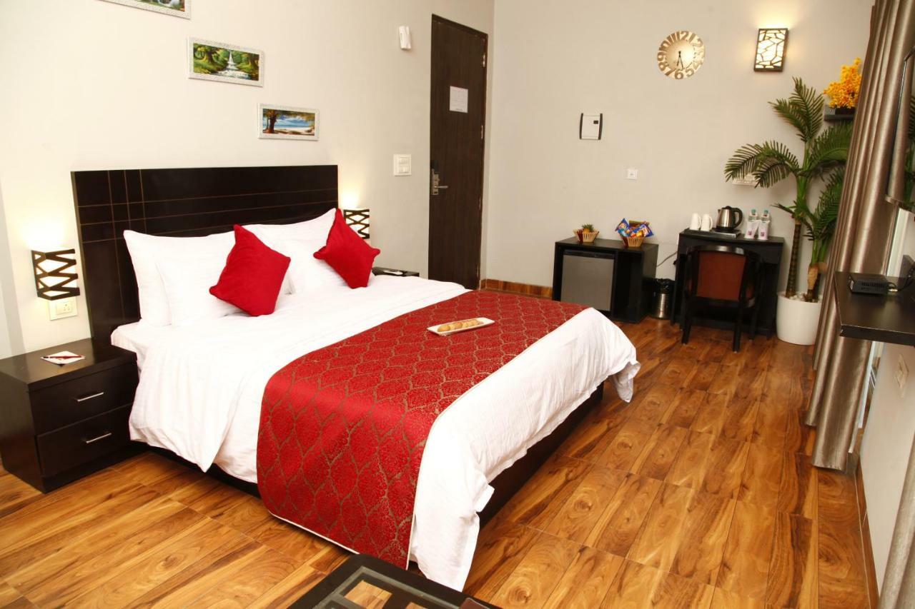 Anandam Clarks Inn Suites Vrindavan Vrindāvan Exterior foto