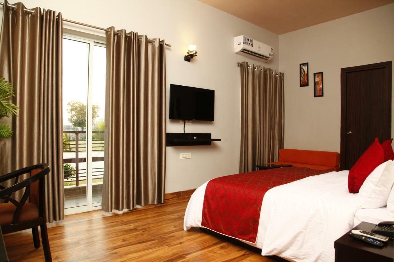 Anandam Clarks Inn Suites Vrindavan Vrindāvan Exterior foto