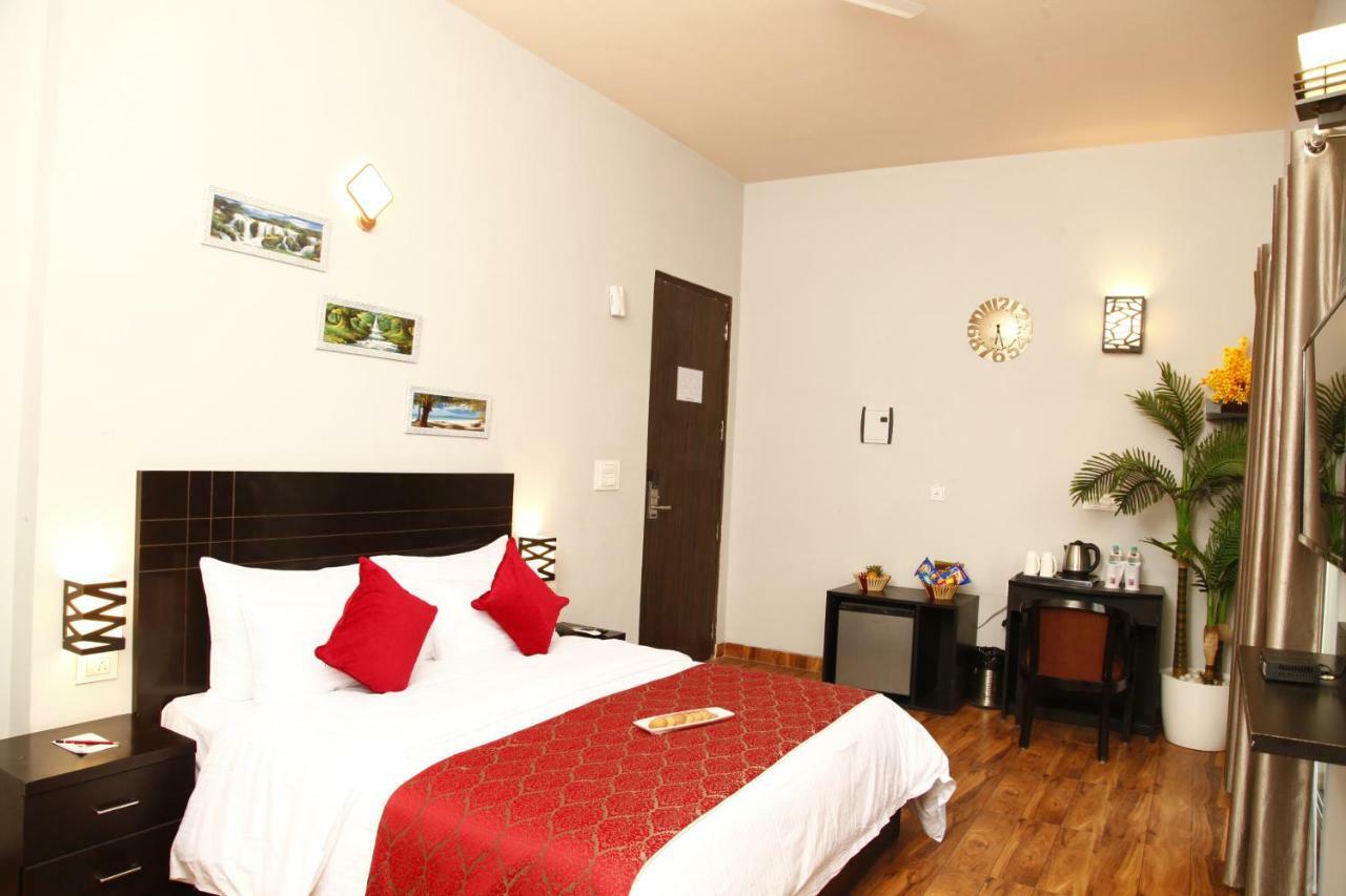 Anandam Clarks Inn Suites Vrindavan Vrindāvan Exterior foto