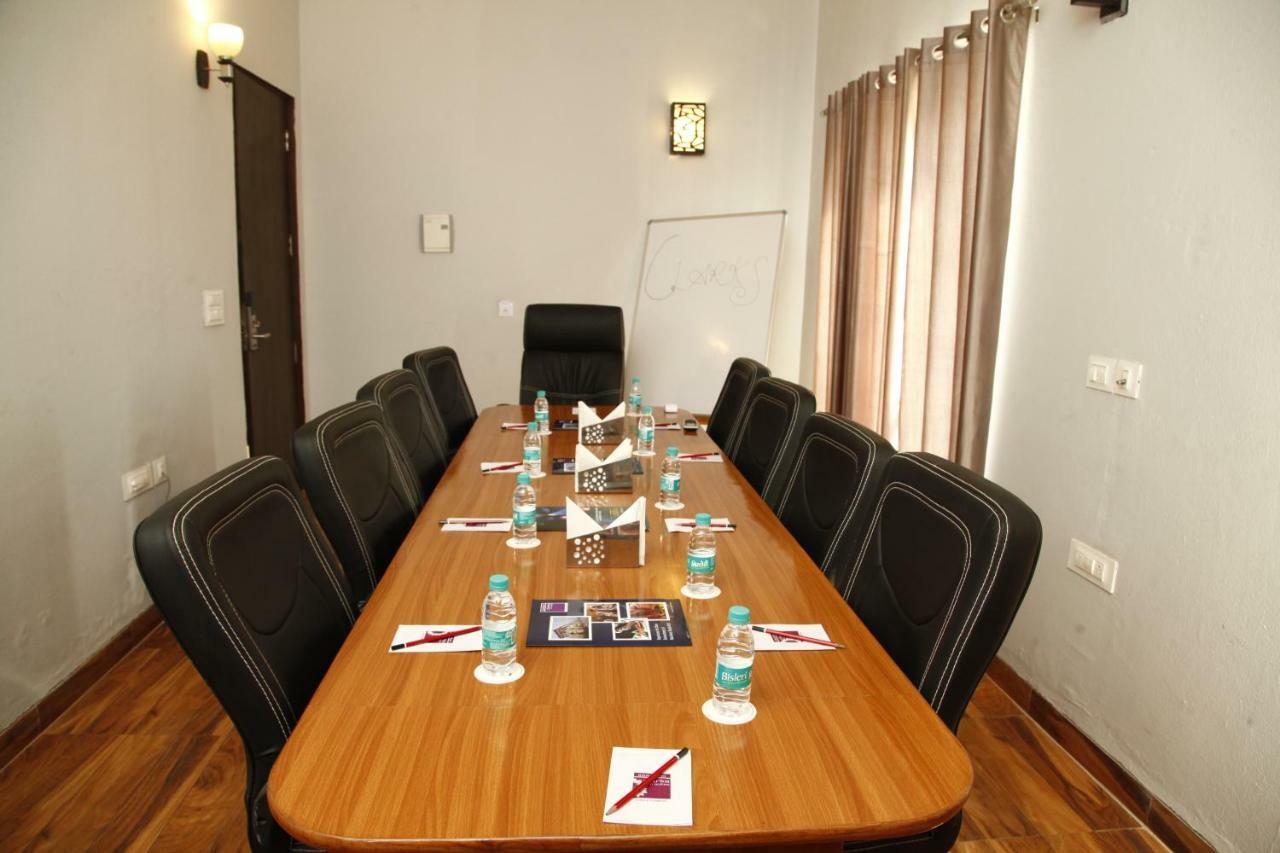 Anandam Clarks Inn Suites Vrindavan Vrindāvan Exterior foto