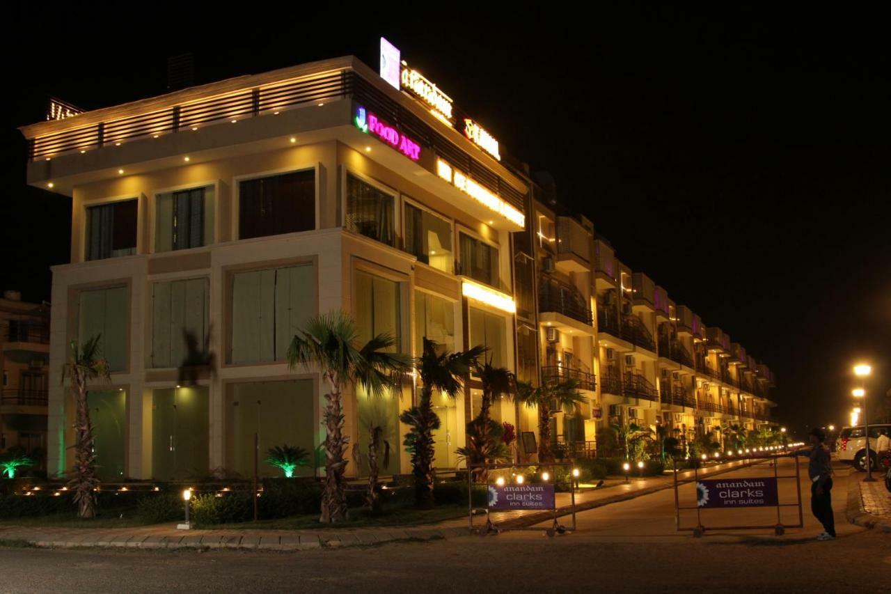 Anandam Clarks Inn Suites Vrindavan Vrindāvan Exterior foto