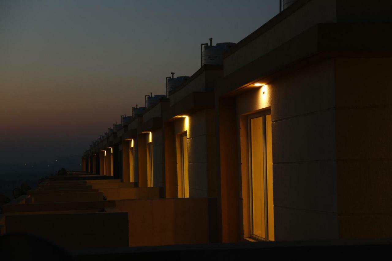 Anandam Clarks Inn Suites Vrindavan Vrindāvan Exterior foto