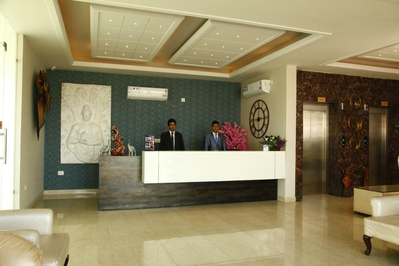 Anandam Clarks Inn Suites Vrindavan Vrindāvan Exterior foto